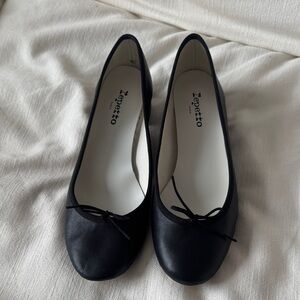 NEVER WORN Repetto Black Leather Ballet Flats with Bow Trim